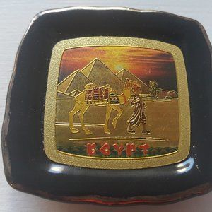 Ceramic Magnet Fridge Egyptian Pharaoh souvenir featuring the pyramids & Sphinx